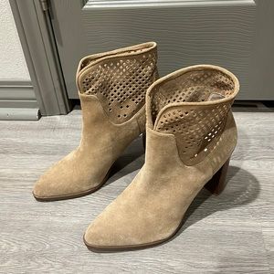 NWOT Diane Von Furstenberg brown suede heeled bootie (38.5)